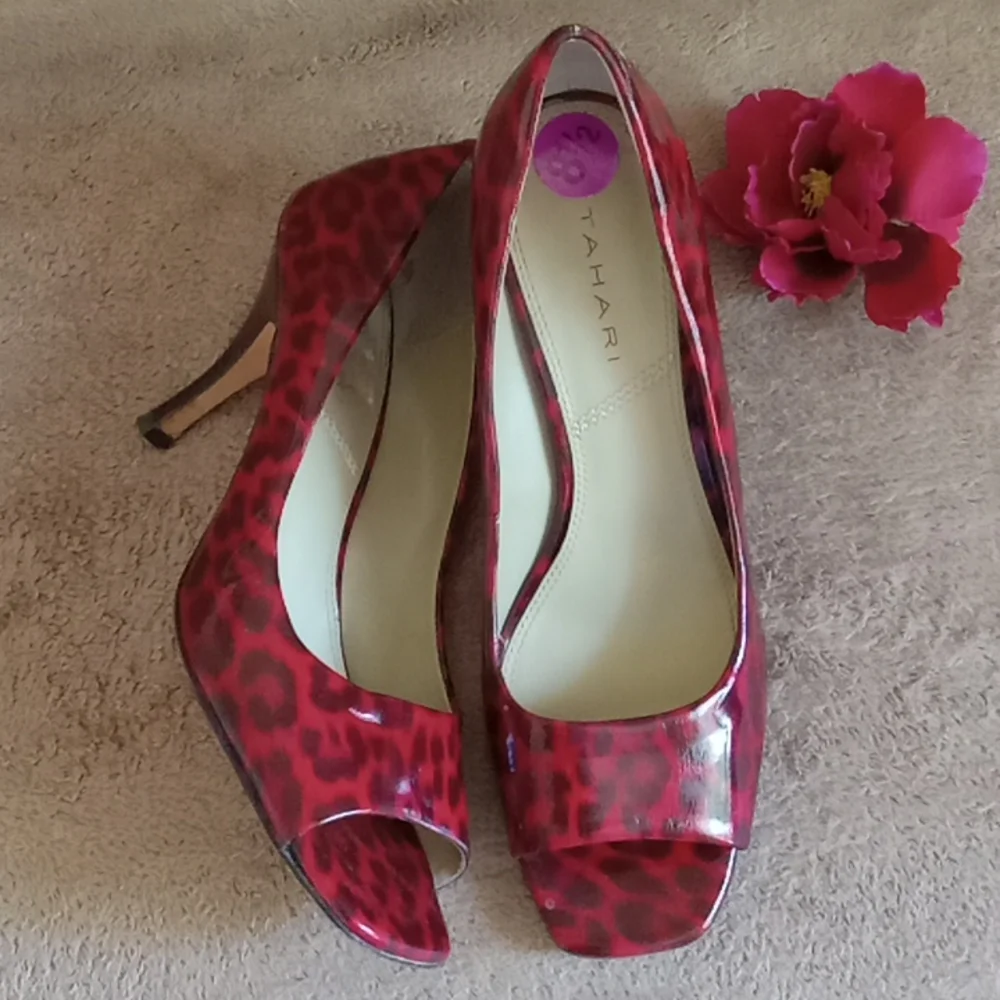 TAHARI | Red Black Patent Heel - Picture 2 of 10